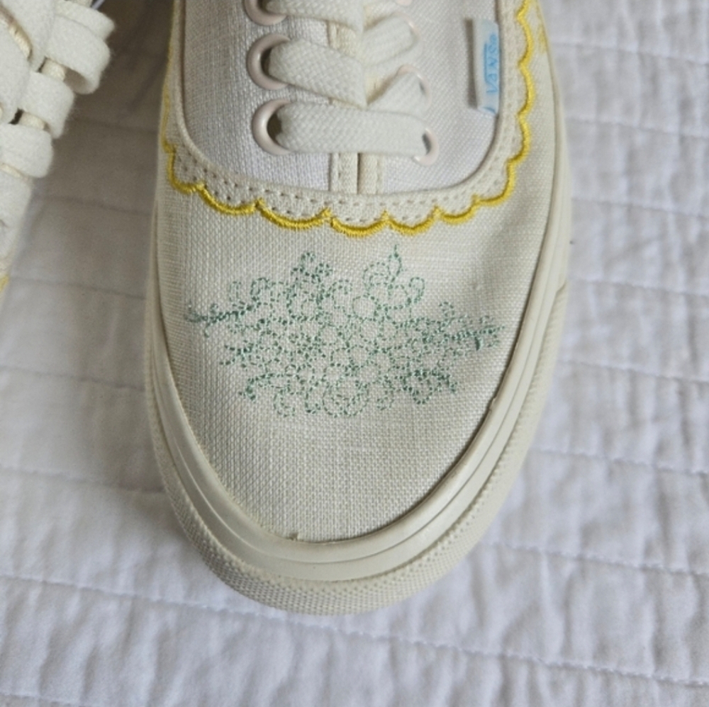 Vans Era Embroidered Floral White Women 8.5 New No Box 022026 - Picture 3 of 8